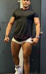 MODELO CON SPA PERSONAL COMPLETAMENTE PRIVADO - FOTO 2