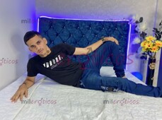 HAZ CLICK AQUÍ SOY UN CHICO BIEN CALIENTE Y CACHONDO - FOTO 9