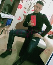 TODO CON COMPLETA RESERVA, CHICO DISPUESTO A COMPLACER TUS FANTASÍAS - FOTO 5