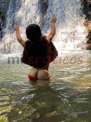 LA PEQUEÑA MUJER TRANS BAJITA COMPLACIENTE Y MENTE ABIERTA - FOTO 6