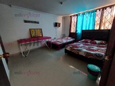 LUGAR CENTRAL Y COMODO CON PARQUEADERO INTERNO BIEN UBICADO - FOTO 2