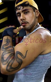 MCACHO CALIENTE DE VERGA GRUESA MUY COMPLACIENTE - FOTO 1