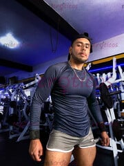 ENTRNADOR CACHONDO CON CULO AGUANTADOR Y VERGA LLENA DE LECHE - FOTO 5