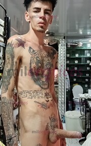FLACO ACTIVO TATUADO MORBOSO FETICHISTA COMPLACIENTE - FOTO 1
