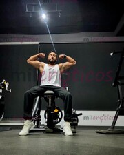 COMPLACIENTE HOMBRE, CABALLEROSO ATENTO, INTROVERTIDO - FOTO 9