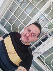 SOY UN HOMBRE DE CONTEXTURA MEDIA 1.75 ESTATURA MUY ASEADO DISPUESTO A CUMPLIR T - FOTO 1