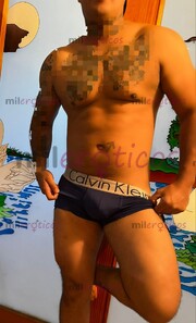 UNIVERSITARIO CALIENTE SIENTE MI VERGA DE 19 CM CANDENTE - FOTO 1