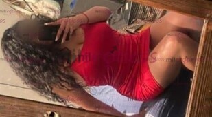 ME LLAMO NAHOMI ME VERAS LLEGAR CON UN VESTIDO SUPER SEXY Y SIN TANGA AMOR - FOTO 2