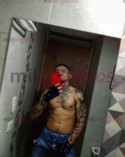 CHICO TATUADO DOMINANTE ARDIENTE LISTO PARA COMPLACERTE - FOTO 6