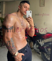 DEPORTISTA TATUADO MUSCULOSO VERGON SERIO VERGON TATUADO DISPONIBLE - FOTO 9