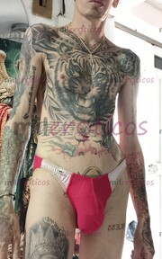 FLACO VERGON TATUADO BLANCO ACTIVO SERIO RESERVADO - FOTO 5