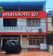 CHICAS BUCAN UN LUGAR DONDE ATENDER SUS CLIENTES - FOTO 5