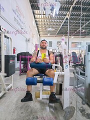 I AM A BEAR, HAIR AND BEARD, FETISHIST, I LIKE TO BE GIVEN A LOT OF ORAL, GIVE M - FOTO 2