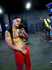 CHICO HETERO CON UNA VERGA DE 23CM Y GANAS DE PASARLA BIEN - FOTO 3