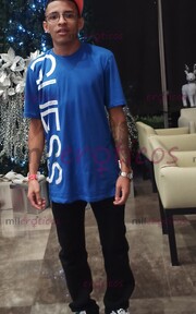 CHICO CON MENTE ABIERTA DISPUESTO A COMPLACER TU NECESIDAD HACER TRÍOS - FOTO 1