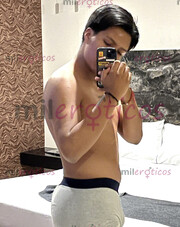 CHICO UNIVERSITARIO SOY UN COLAGENO Y UN BEBÉ MUY LECHERO MORENO Y DOTADITO - FOTO 1