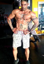 MACHO MADURO CULTURISTA FITNESS CUERPAZO Y VERGOTA - FOTO 10