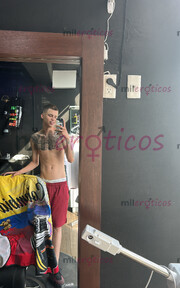 JOVEN TATUADO DE 19 AÑOS EN BUSCA DE MUJERES QUE QUIERAN CUMPLIR SUS DESEOS - FOTO 3