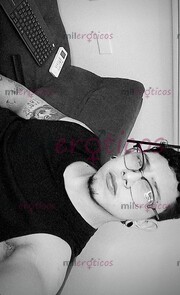 SENSUAL MASCULINO Y PASIVO. MUSCULOSO Y LLENO DE TATUAJES COMPLACIENTE - FOTO 6