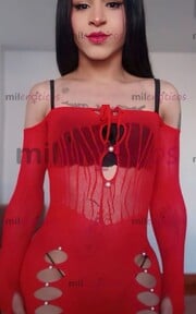 MÍRAME BOTANDO LECHE DELICIOSO CULO APRETADO - FOTO 4