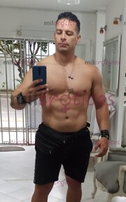 ACTIVO MACHO ARDIENTE DISPUESTO A COMPLACERTE PAREJAS O PERSONAS SOLAS - FOTO 1