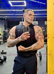 EL REGALO PERFECTO PARA ELLA UN MACHO FITNESS GUAPO Y DOTADO - FOTO 1