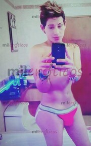 CHICO COMPLACIENTE DISPUESTO A QUE IBAN AVENTURAS ÚNICAS HOLA AMIGO - FOTO 1