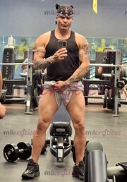 MACHOTE MAMADO Y DOTADO MUY GUAPO Y MUY VERGÓN ES GRUESA - FOTO 5