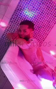 TRIGUEÑO DOTADO DE CULO Y VERGA AGUANTADOR BIEN CALIENTE - FOTO 3
