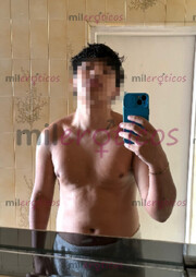 JOVEN UNIVERSITARIO QUE COMPLACE MUJERES JOVENES Y MADURAS - FOTO 3