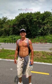 SÓLO HOMBRES MODELO DE 27 AÑOS SÓLO HOMBRES 27 YEAR OLD MODEL SERVING MEN - FOTO 2