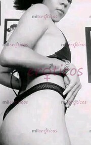 SOY UNA CHICA TRAN Y SEXY Y CACHONDA EN LA CAMA - FOTO 4