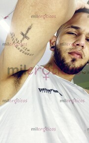 HOLA UN GUSTO ANGELO ... TENGO 22 AÑOS . SOY DELGADO COMPLACIENTE .MIDO 1.65 - FOTO 2