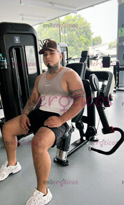 POLLO TATUADO MACHO BARONIL CON SITIO PRIVADO - FOTO 4