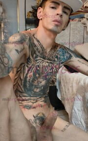 FLACO BLANCO TATUADO VERGON ACTIVO SERIO - FOTO 4