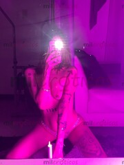 SEXY MODELO RUBIA TATUADA DE OJOS VERDES Y LINDAS CURVAS - FOTO 4