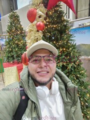 EN EL DÍA, UNA PROFESIONAL. EN LA NOCHE, UNA ARTISTA QUE PINTA CON CARICIAS. - FOTO 9