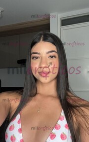 MORENA SENSUAL CON GAFITAS, CURVAS DE INFARTO Y ACTITUD IRRESISTIBLE. - FOTO 5