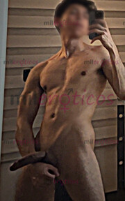 JOVEN DOTADO, ATLÉTICO LISTO PARA COMPLACER SOLO A MUJERES Y PAREJAS - FOTO 8