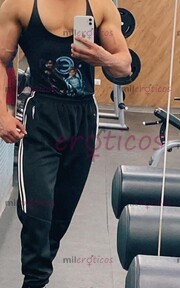 MACHO EN LA CALLE Y PASIVO SUMISO EN LA CAMA, ARNÉS, SUSPENSORIOS, DILDOS. - FOTO 8