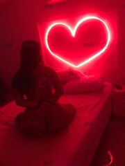 PELIROJA JUGUETONA CON GRANDES CURVAS EXTROVERTIDA - FOTO 2