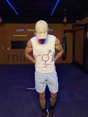 JOVEN UBER NALGON Y VERGON CON 22 CM LLENO DE LECHE Y TESTOSTERONA - FOTO 1