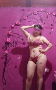 MONA TETONA CON RICA VAGINA APRETADA Y ROSADITA - FOTO 1