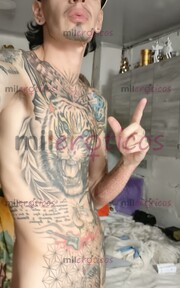 FLACO ACTIVO BLANCO TATUADO VERGON SERIO RESERVADO - FOTO 1