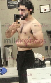 HOMBRE DE BARBA COMPLETA Y MUY DELGADO, DE ESTATURA MEDIA. - FOTO 1