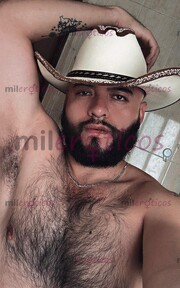 FANTASÍA VAQUERO MASCULINO Y VELLUDO. PASIVO Y EDUCADO - FOTO 9