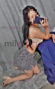FLAQUITA HERMOSA APRETADITA DE CARA BONITA PIEL BLANCA & VAGINA ESTRECHA HÚMEDA - FOTO 1
