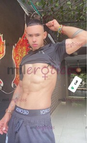 MOROCHO.CABRON EXPERTO.EN DAR GARROTE CON LOS WEBOS LLENOS DE LECHE. - FOTO 1