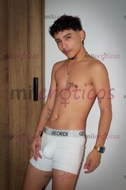 CHICO JOVEN CALIENTE & COMPLACIENTE DE PASO EN TU CIUDAD - FOTO 9
