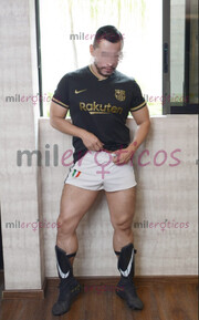 MACHO JUGADOR DE FUTBOL AMERICANO MAMA PEPAS Y CLITORIS, PAREJAS SWINGER - FOTO 5